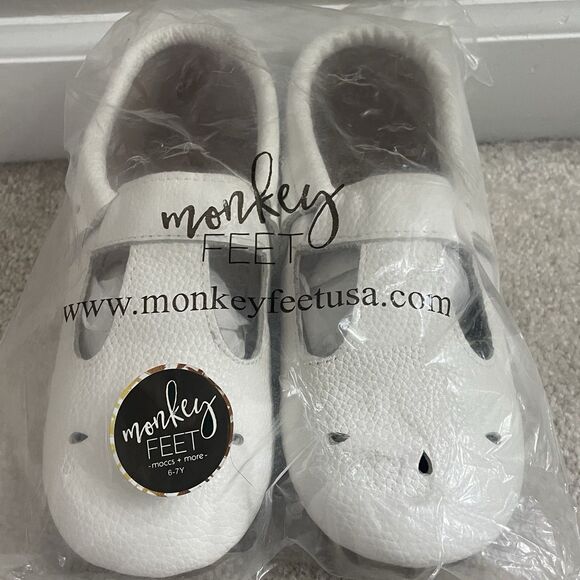 NEW Monkey Feet Girls 6-7 Cream Colored Slip On Shoes - Picture 2 of 7